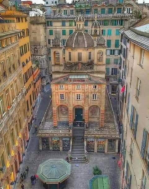 Piazza Banchi