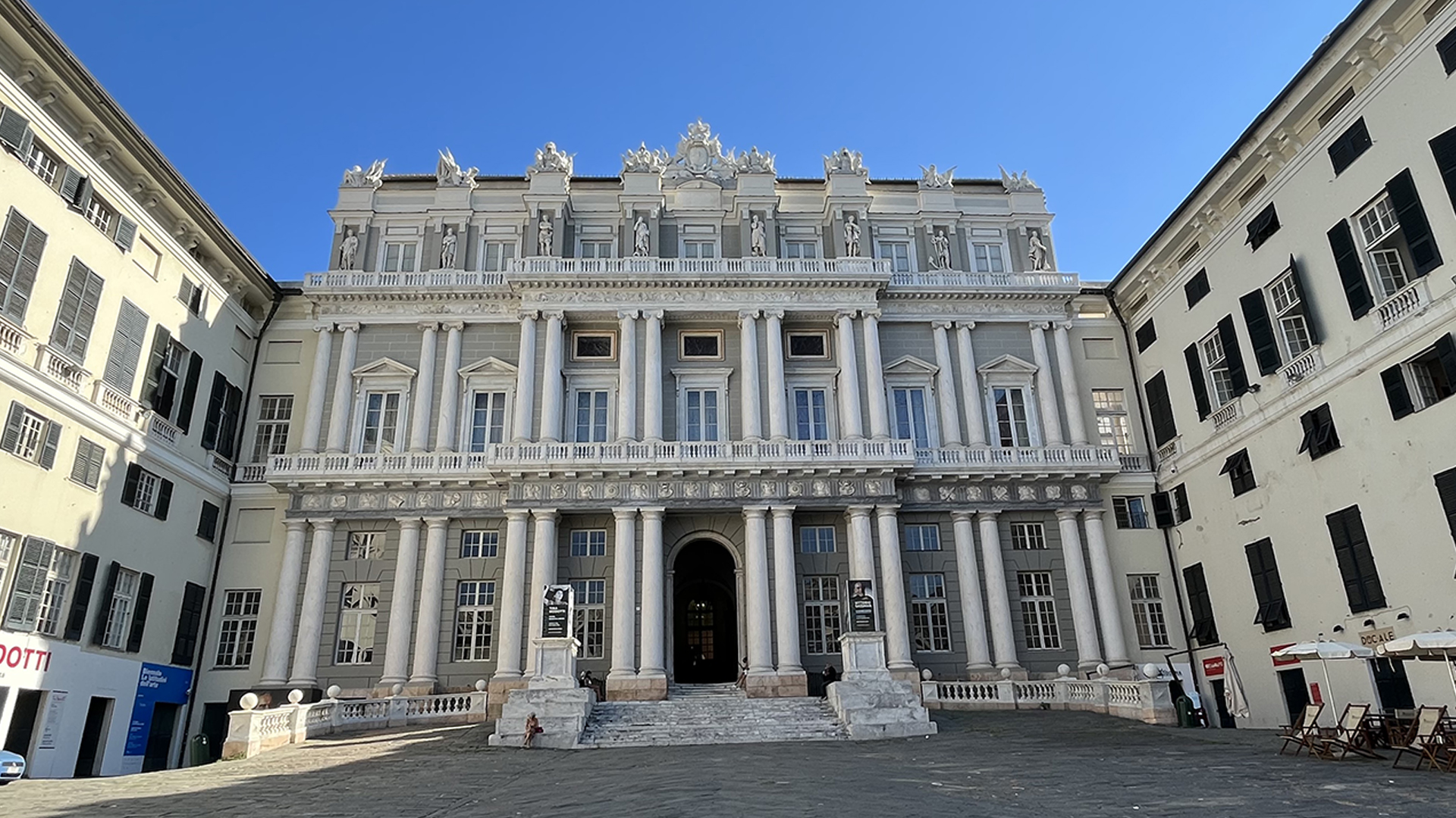 Costruito nel Medioevo e ampliato nel Rinascimento, Palazzo Ducale è stato per secoli la sede del governo della Repubblica di Genova.